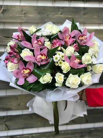 Букет цветов из: Розы и Хризантемы в Берёзово