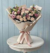 Букет цветов из:  Розы и Лизиантусы в Берёзово