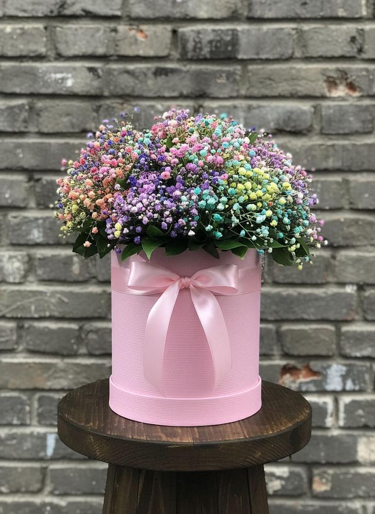 Цветочная композиция из Гипсофила и Розы в шляпной коробке в Берёзово