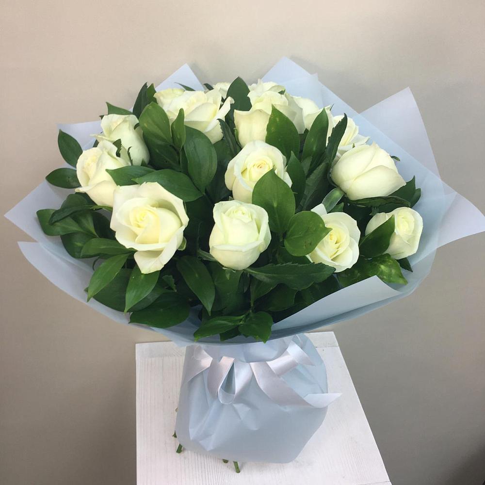 Букет 15 Белых роз Проуд в Берёзово