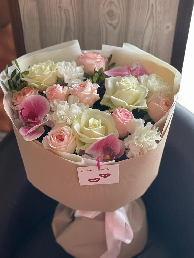 Букет цветов из: Орхидеи, Розы и Гвоздики в Берёзово