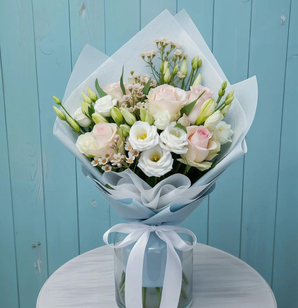 Букет цветов из: Розы и Лизиантусы в Берёзово