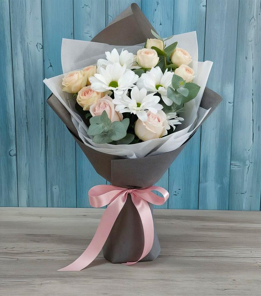 Букет цветов из: Хризантемы и Розы в Берёзово