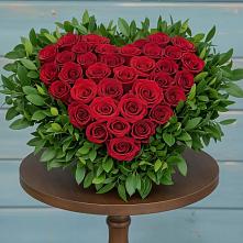 Цветочная композиция из Розы в виде сердца в Берёзово