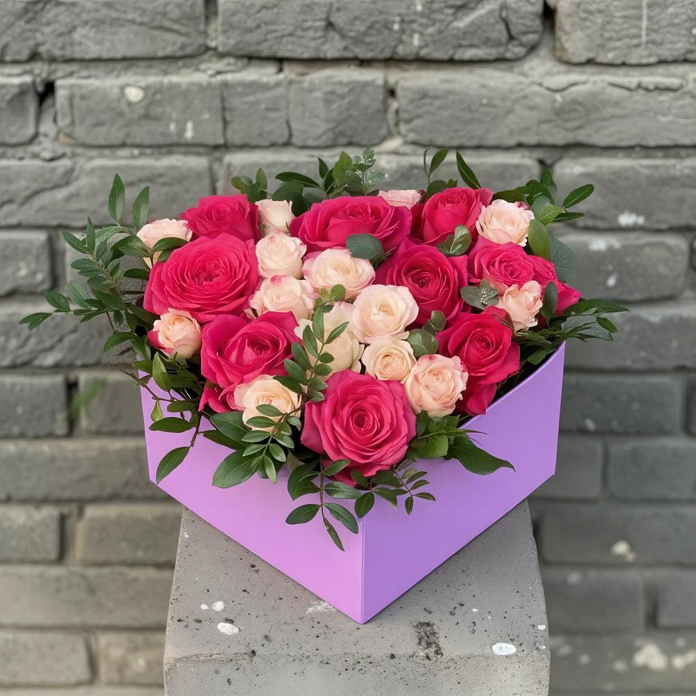 Цветочная композиция из Розы в коробке в Берёзово
