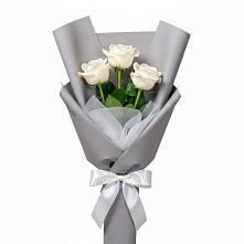 Букет 3 белые розы в Берёзово