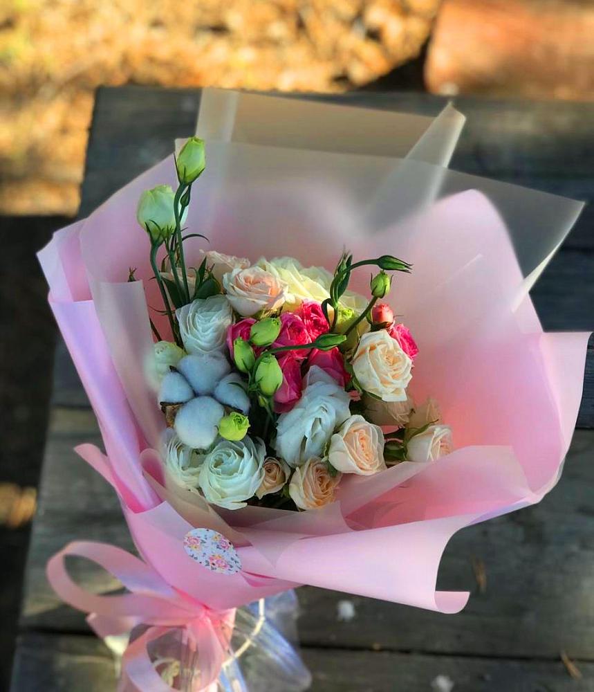 Букет цветов из: Розы и Лизиантусы в Берёзово