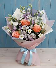 Букет цветов из:  Лизиантусы, Розы, Альстромерии и Гипсофила в Берёзово