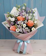 Букет цветов из:  Лизиантусы, Розы, Альстромерии и Гипсофила в Берёзово