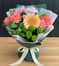 Букет цветов из:  Гвоздики, Розы, Герберы и Хризантемы в Берёзово