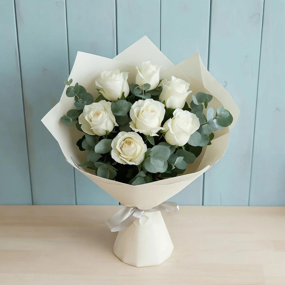 Букет Белые розы в Эвкалипте в Берёзово