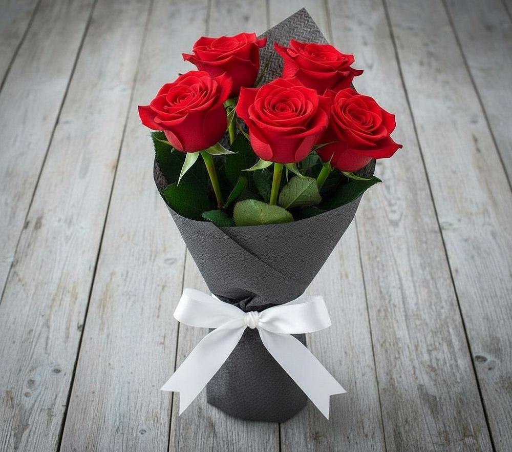 Букет 5 Красных роз Эдлесс Лав в Берёзово