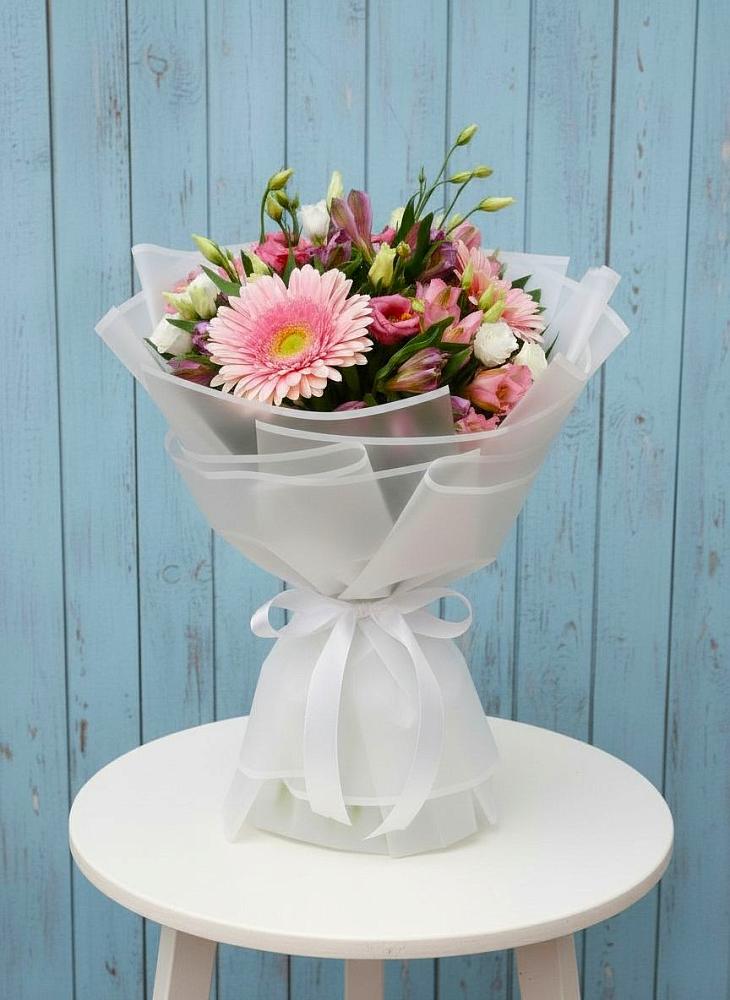 Букет цветов из: Герберы, Альстромерии и Лизиантусы в Берёзово