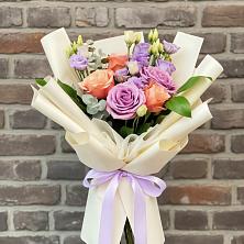 Букет цветов из:  Лизиантусы и Розы в Берёзово