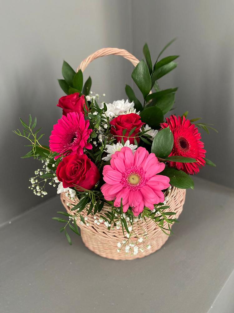 Цветочная композиция из Розы, Хризантемы и Герберы в корзине в Берёзово