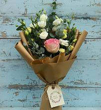 Букет цветов из:  Розы и Лизиантусы в Берёзово