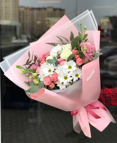 Букет цветов из: Розы, Лизиантусы и Хризантемы в Берёзово