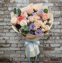 Букет цветов из:  Розы, Лизиантусы и Гвоздики в Берёзово