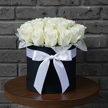 Цветочная композиция из Розы в шляпной коробке в Берёзово