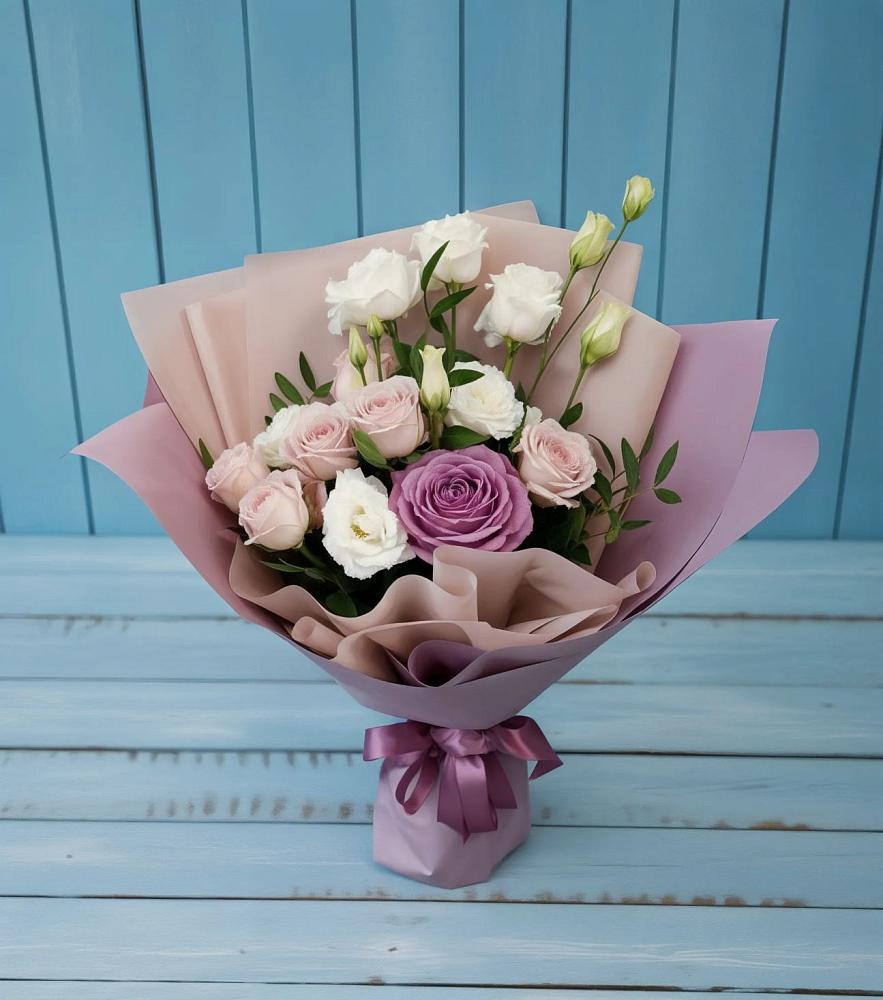 Букет цветов из: Розы и Лизиантусы в Берёзово